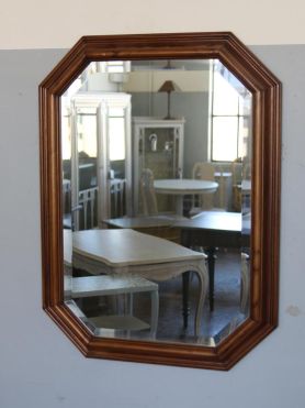<b>Spiegel mit Facette, Nussbaum Rahmen</b> / Nr. 18B-0415<br> B 60, H 80 cm  / Ausführung nach Wunsch</p>
